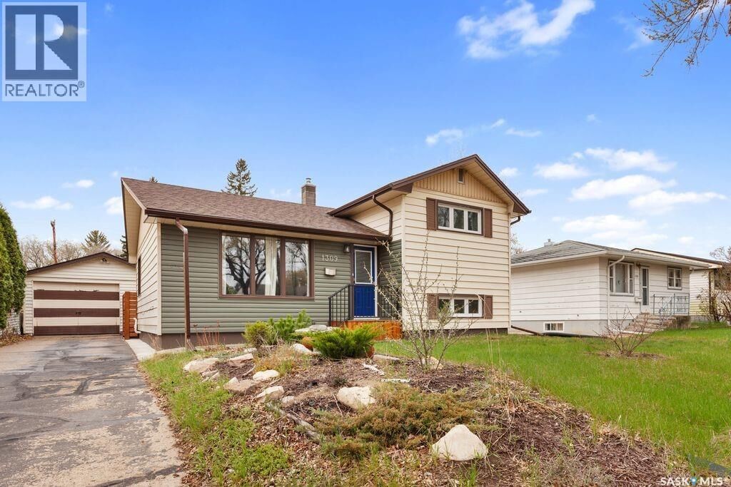 Property Photo:  1309 N Avenue S  SK S7M 2R2 