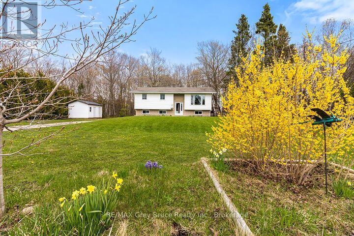 Property Photo: 46 Maple Golf Crescent ON N0H 2R0