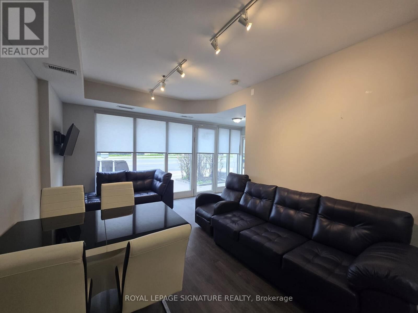 Property Photo: 726 Sheppard Avenue West 3 ON M3H 2S8