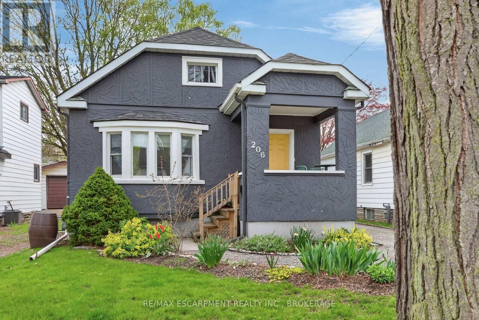 Property Photo: 206 York Street ON L2R 6G4