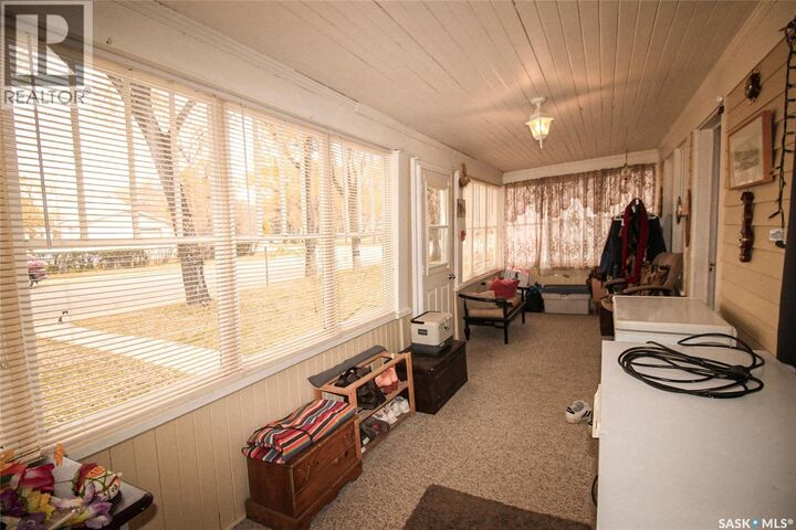 Property Photo:  515 1st Street E  SK S0N 2M0 