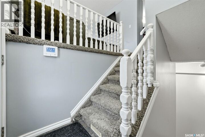 Property Photo:  862 Worobetz Crescent N  SK S4X 2C3 