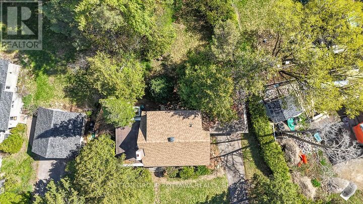 Property Photo: 1471 Cavendish Road ON K1H 6C4