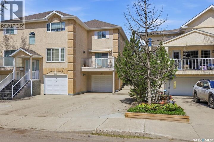 Property Photo:  901 9th Street E  SK S7H 0M9 