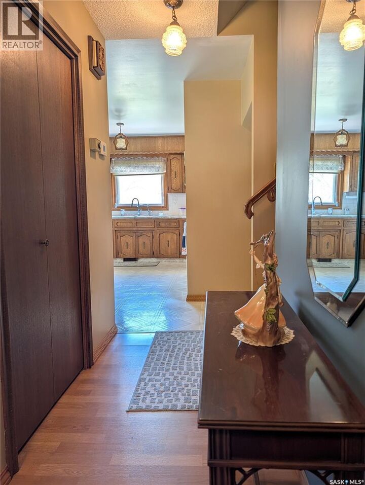 Property Photo:  215 Dalgliesh Drive  SK S4R 7Z6 