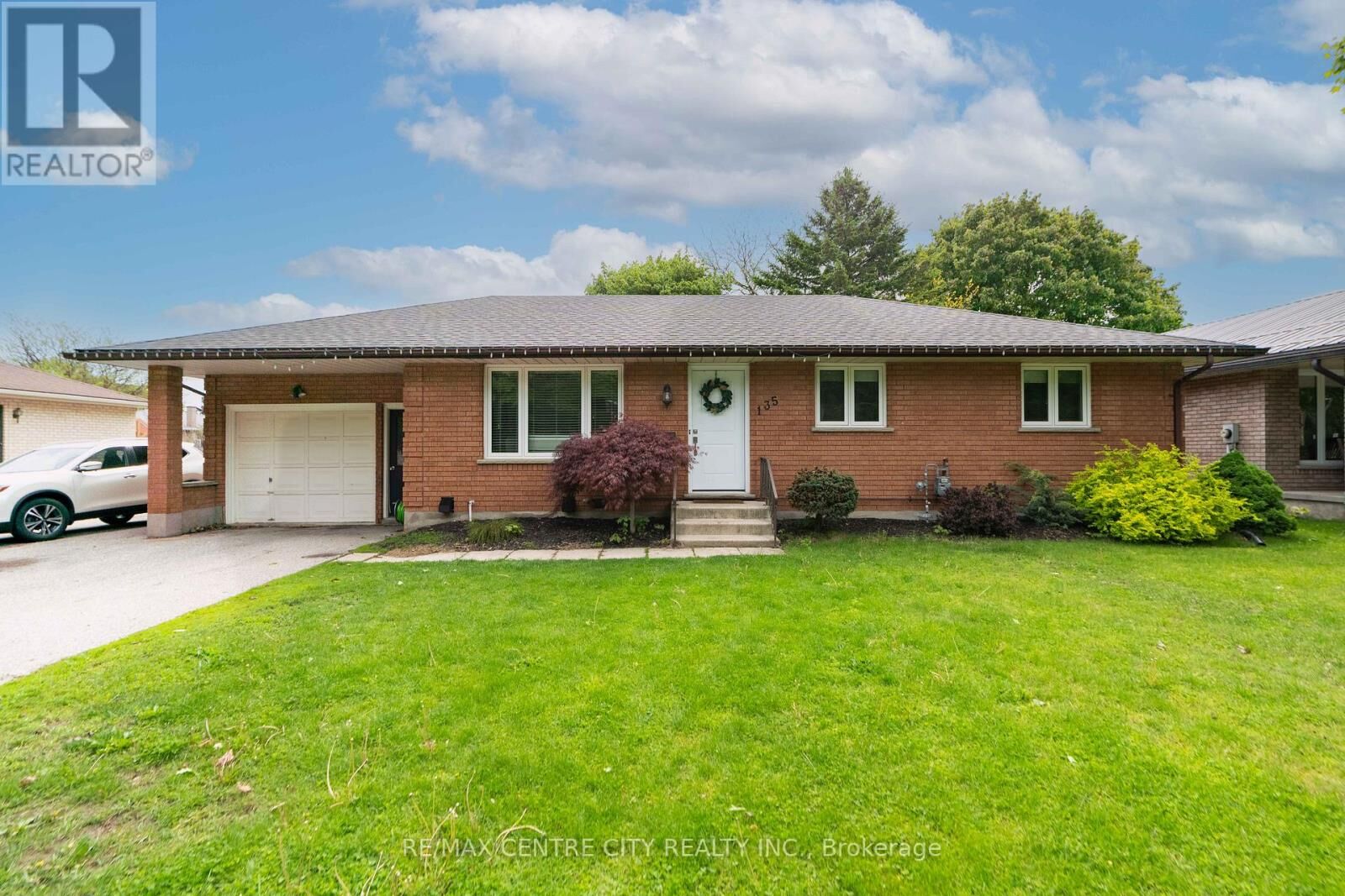 Property Photo:  135 Caverly Road  ON N5H 3C4 