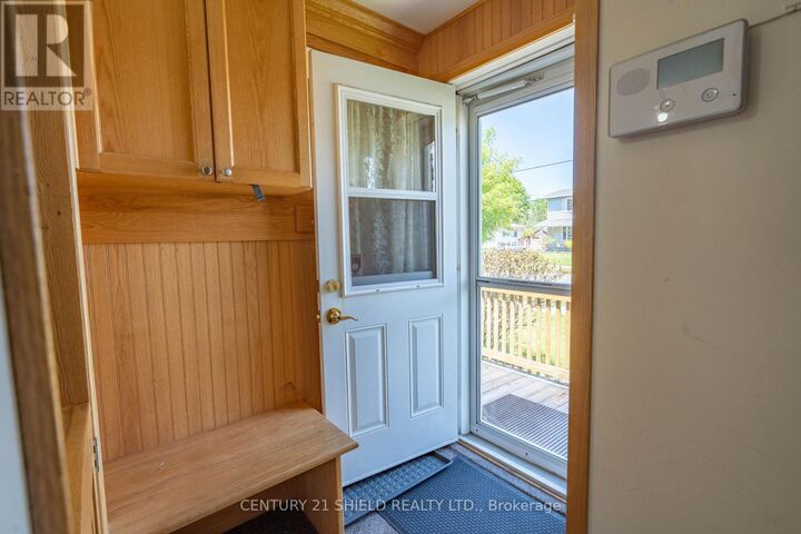 Property Photo: 1320 Aubin Avenue ON K6J 4R8