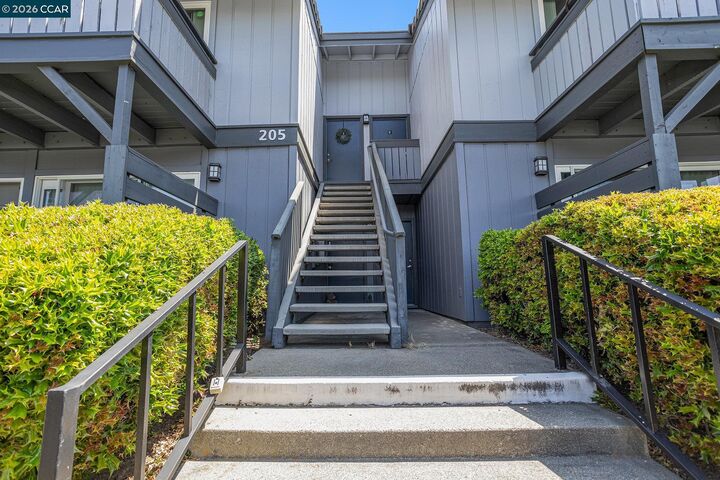 Property Photo:  205 Masters Ct 3  CA 94598 