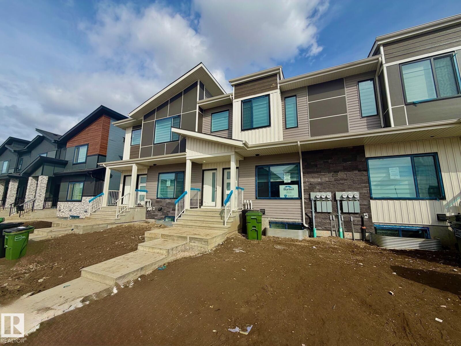 Property Photo:  137 29 Street SW Upper  AB T6X 3E2 
