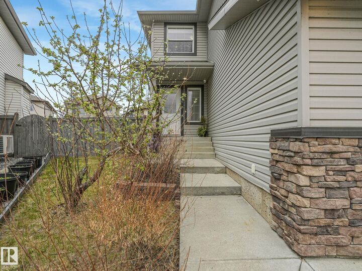 Property Photo:  7912 172 Avenue NW  AB T5Z 0E2 