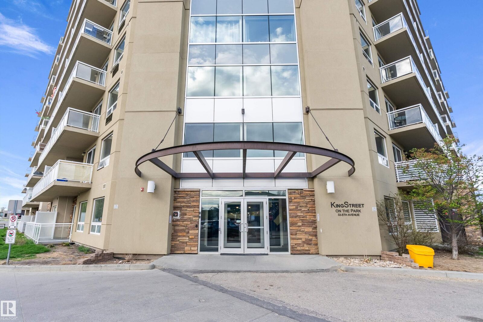 Property Photo: 33 Fifth Avenue 609 AB T7X 2C5
