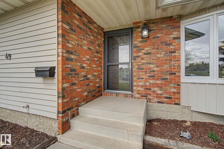 Property Photo:  49 Main Boulevard  AB T8A 3N3 