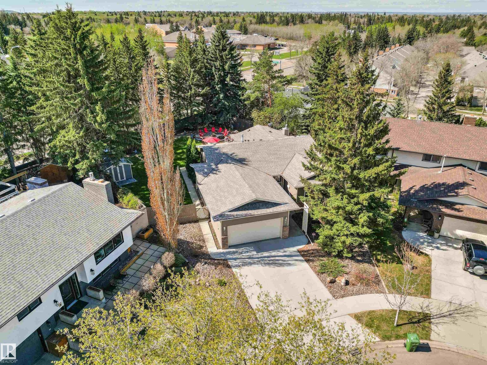Property Photo: 7 Westview Place AB T8N 3J8