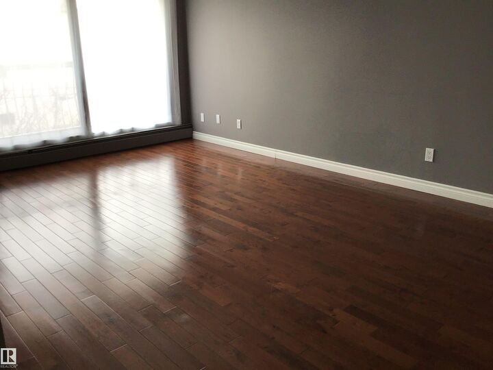 Property Photo: 10625 83 Avenue NW 402 AB T6E 2E3