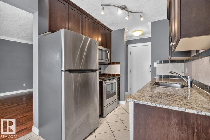 Property Photo: 10625 83 Avenue NW 402 AB T6E 2E3