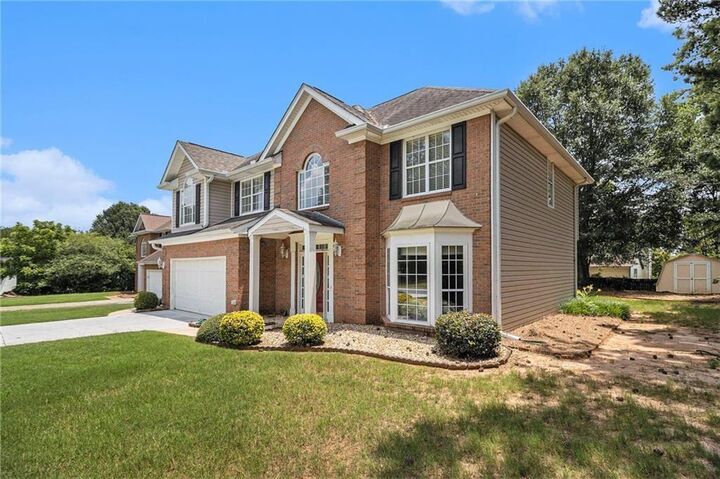 Property Photo:  1900 Green Oak Circle  GA 30043 
