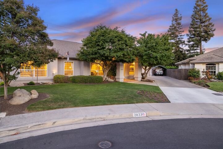 Property Photo: 2833 E Laura Court CA 93292