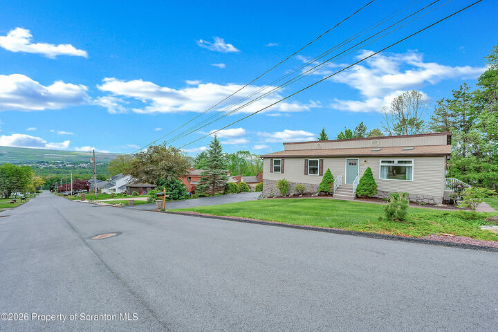 Property Photo:  407 Kingsley Boulevard  PA 18452 