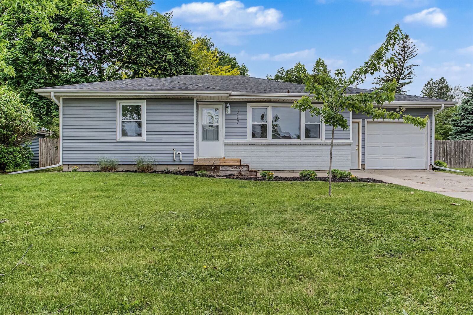 Property Photo: 307 Dotson Drive IA 50014
