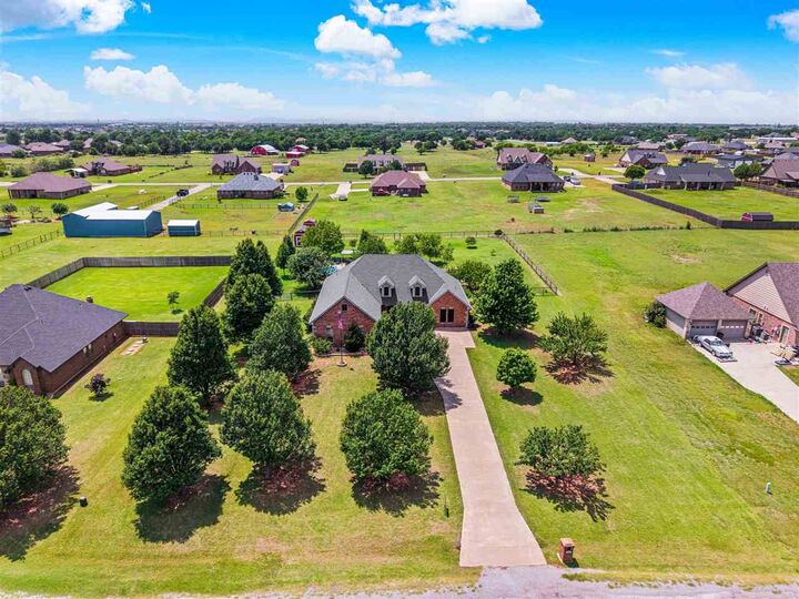 Property Photo: 282 NE Road Runner Dr OK 73541