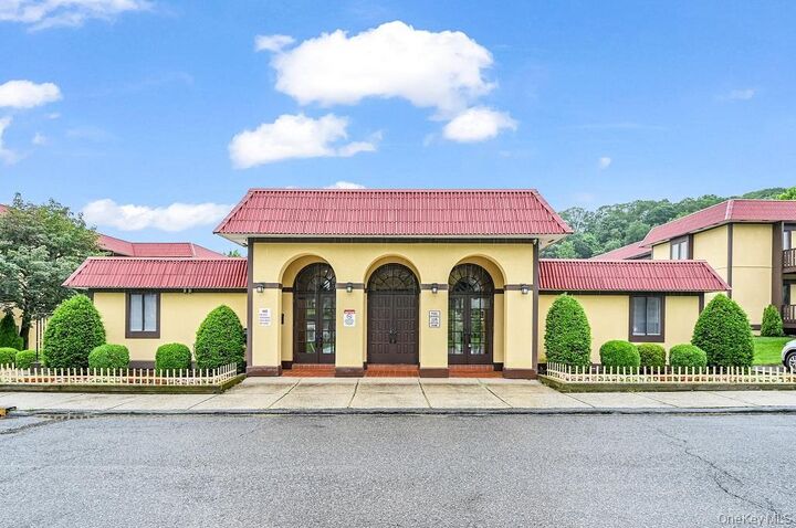 Property Photo:  3 Granada Crescent 2  NY 10603 