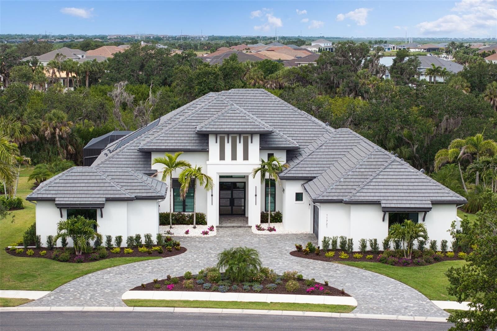 Property Photo:  11721 Rive Isle Run  FL 34219 