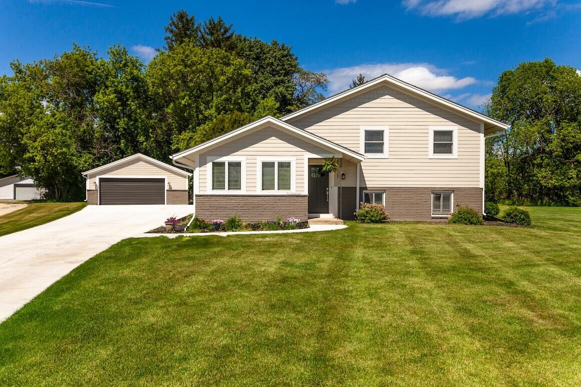 Property Photo:  N20w28282 Oakton Rd  WI 53072 