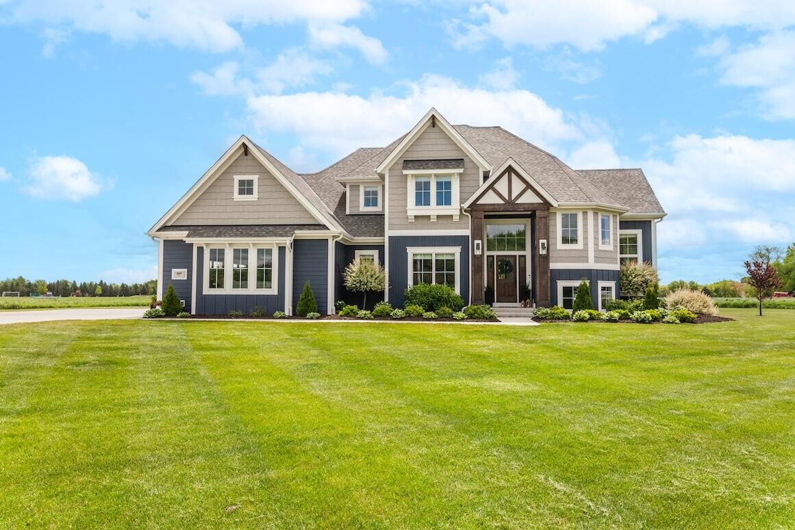Property Photo:  560 Cedar Ln  WI 53066 