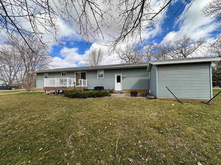 Property Photo: 306 4th St SW ND 58741