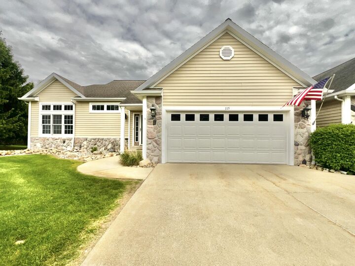 Property Photo:  115 Stony Ridge Court  MI 49242 