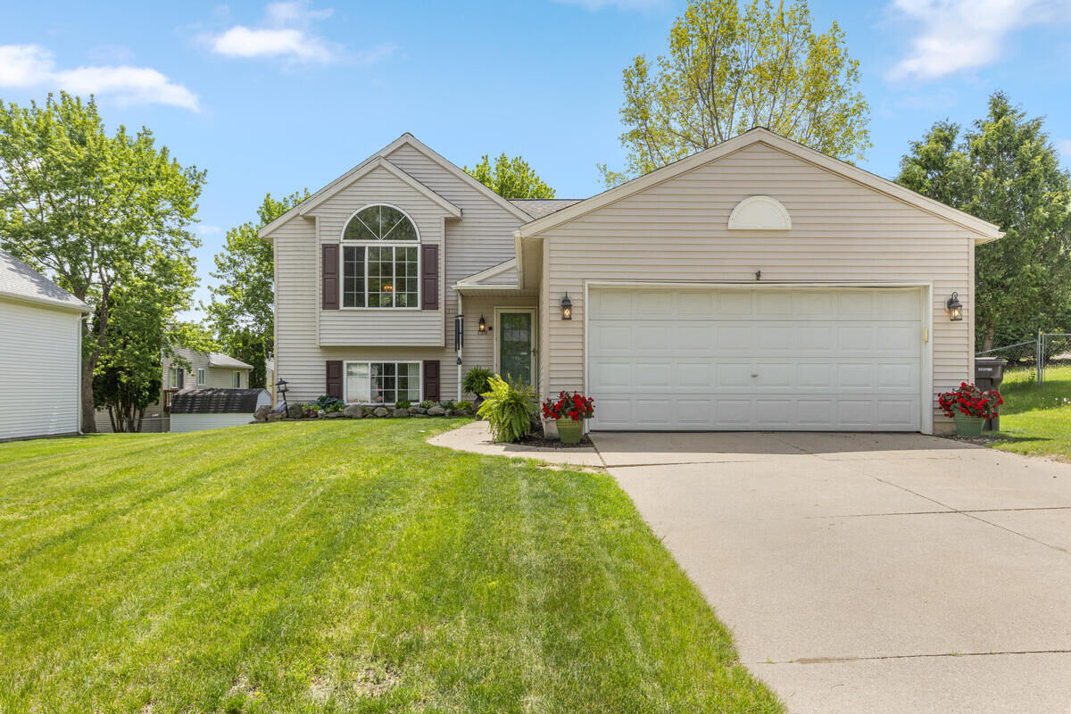 Property Photo: 138 Rollingwood Drive MI 49341