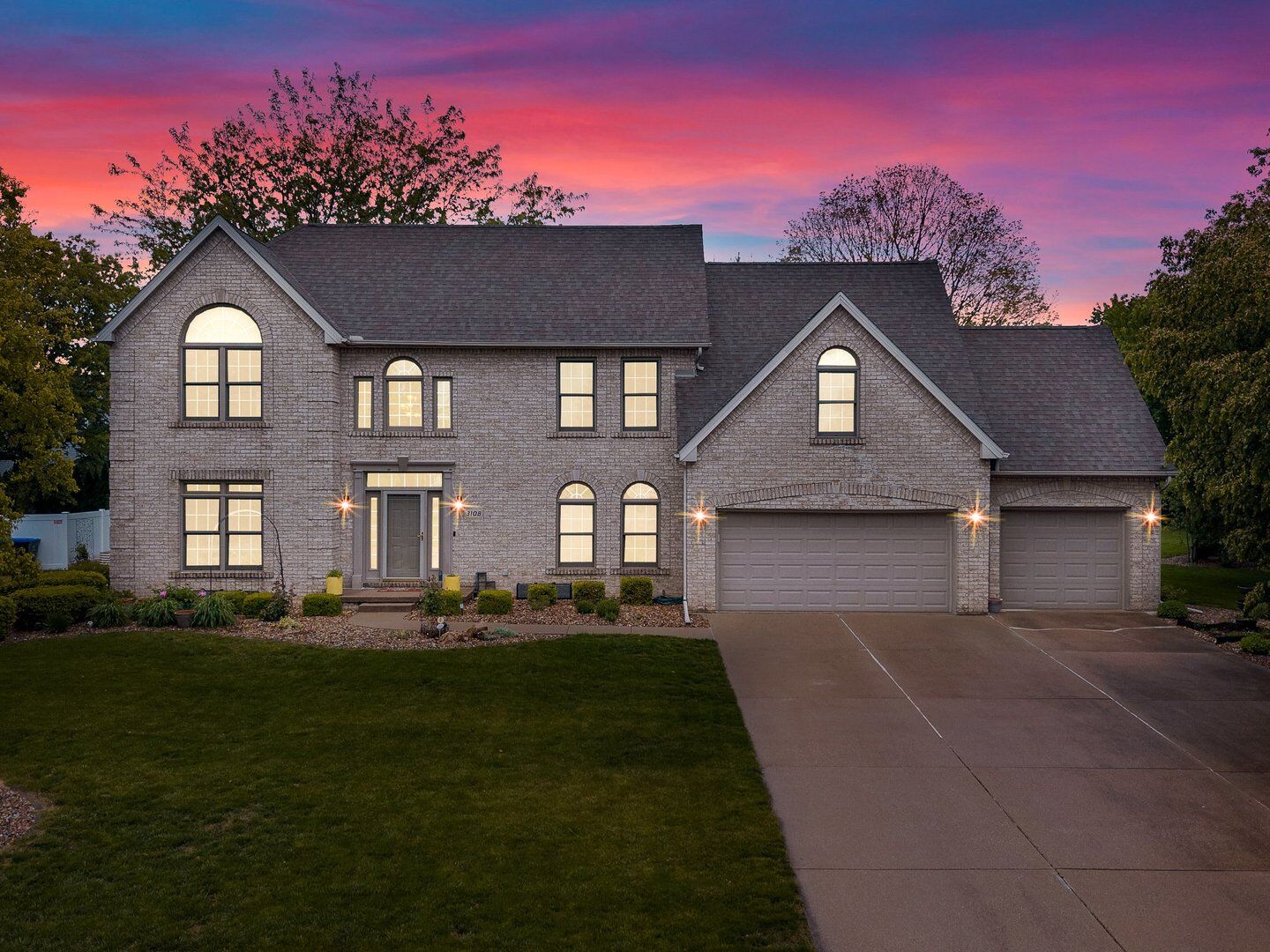Property Photo:  