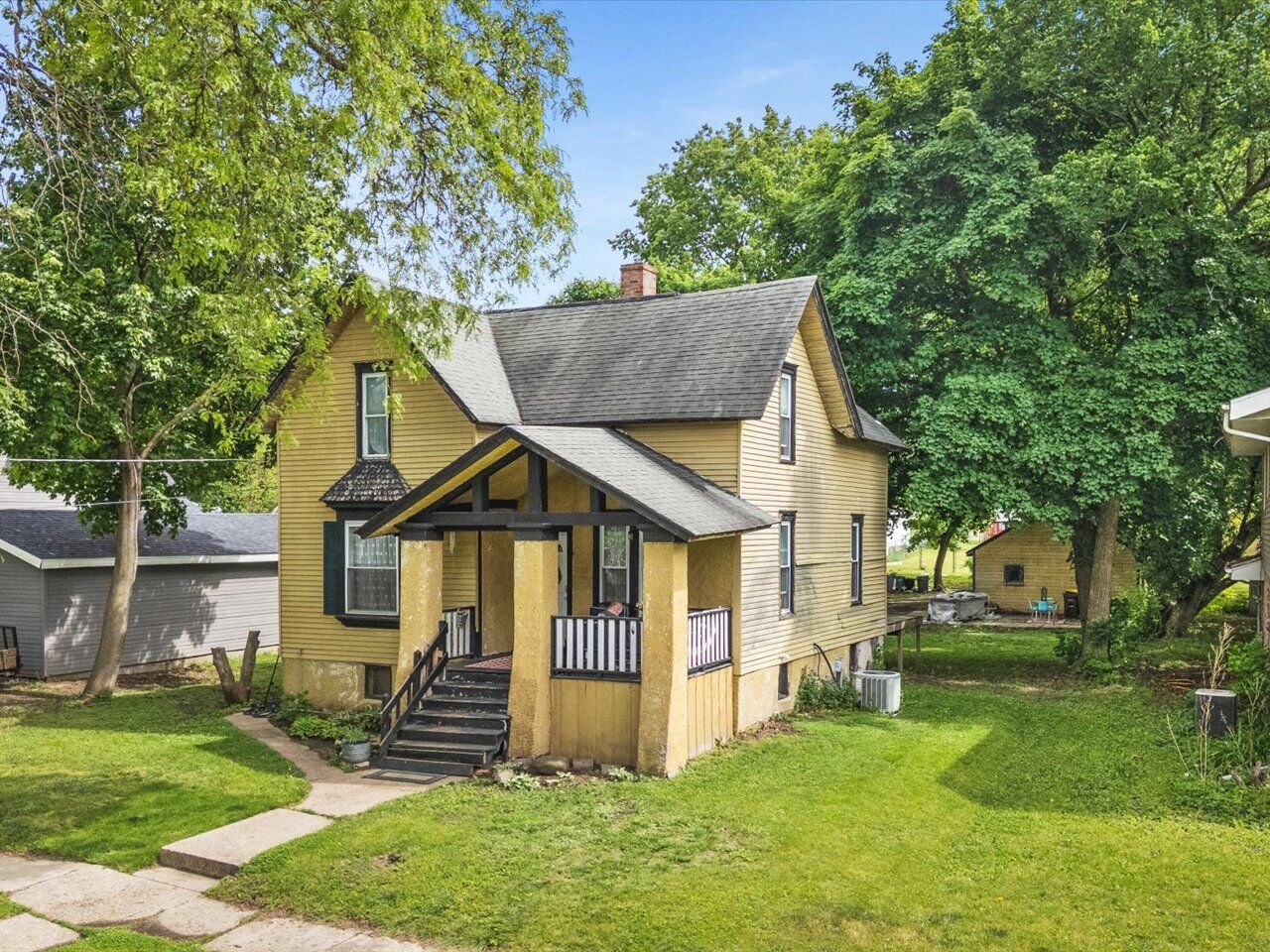 Property Photo:  1509 Jackson Street  IL 61107 