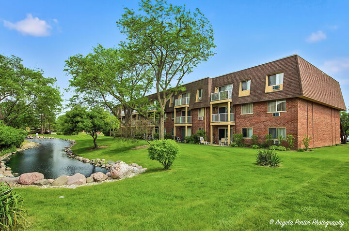 Property Photo:  6 Villa Verde Drive 110  IL 60089 