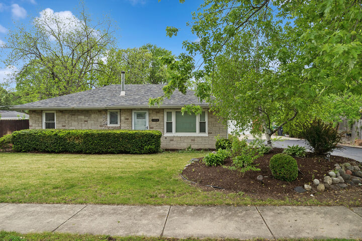 Property Photo:  1404 Wilson Court  IL 60099 