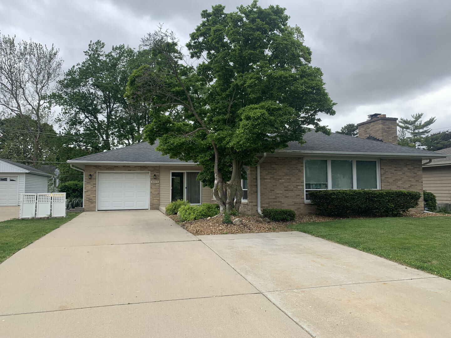 Property Photo:  804 Grant Street  IL 60033 