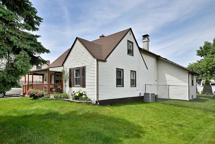 Property Photo: 236 E Armitage Avenue IL 60164