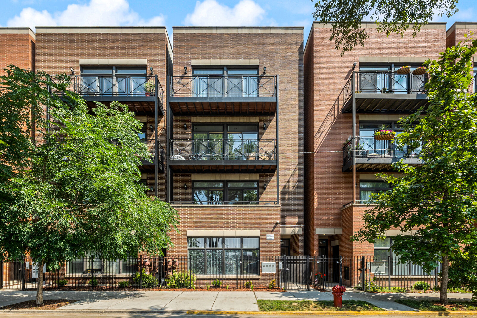 Property Photo:  3128 W Walton Street 1  IL 60622 