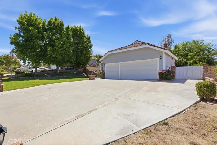 Property Photo: 1272 Via Vista CA 92506
