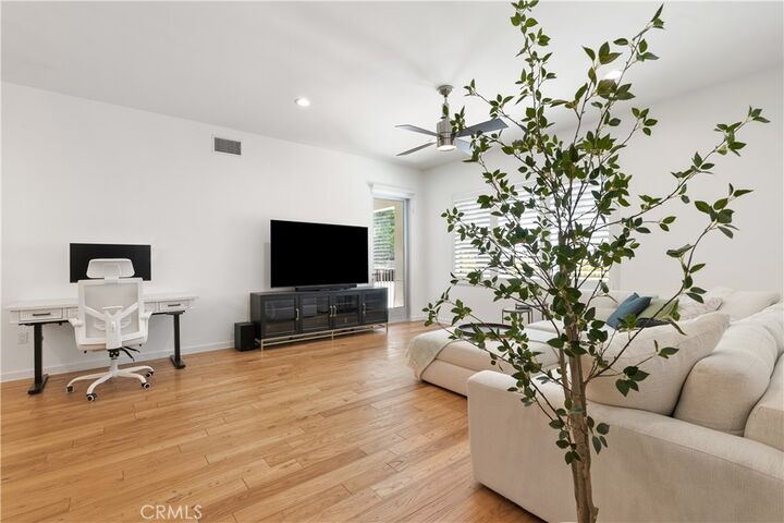 Property Photo: 21 Gramercy 102 CA 92612