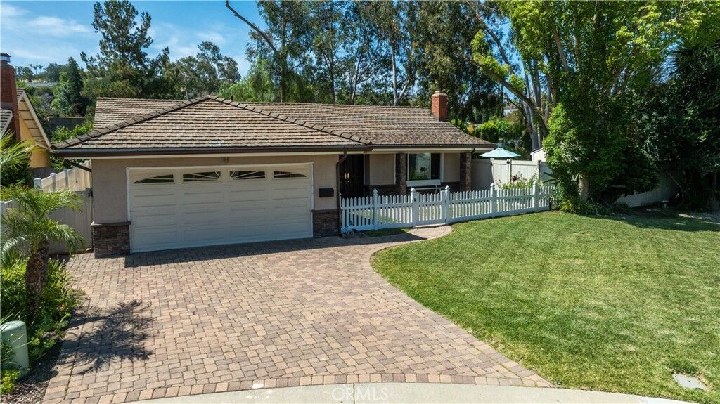 Property Photo: 25222 Calle Sombre CA 92677