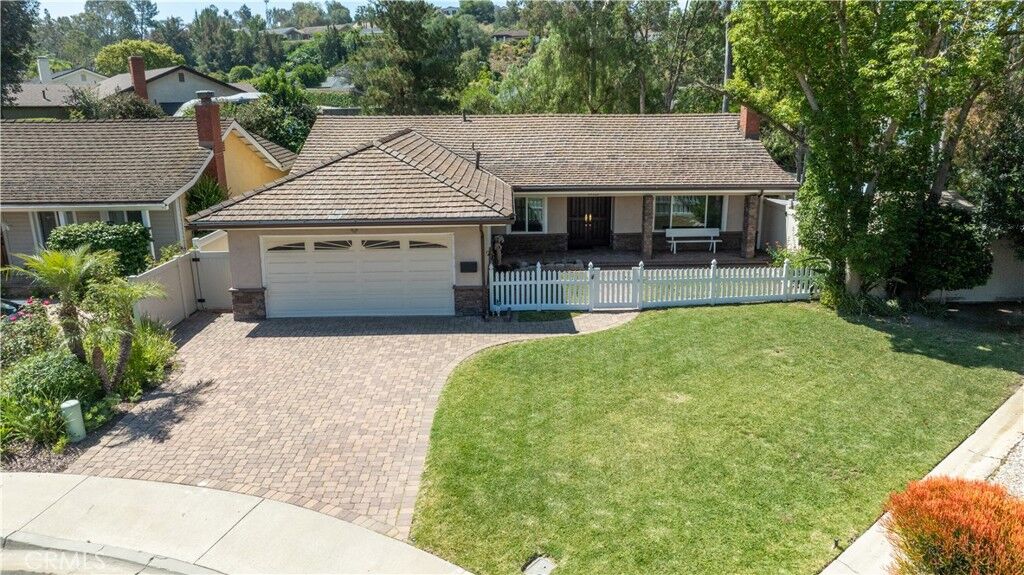 Property Photo:  25222 Calle Sombre  CA 92677 