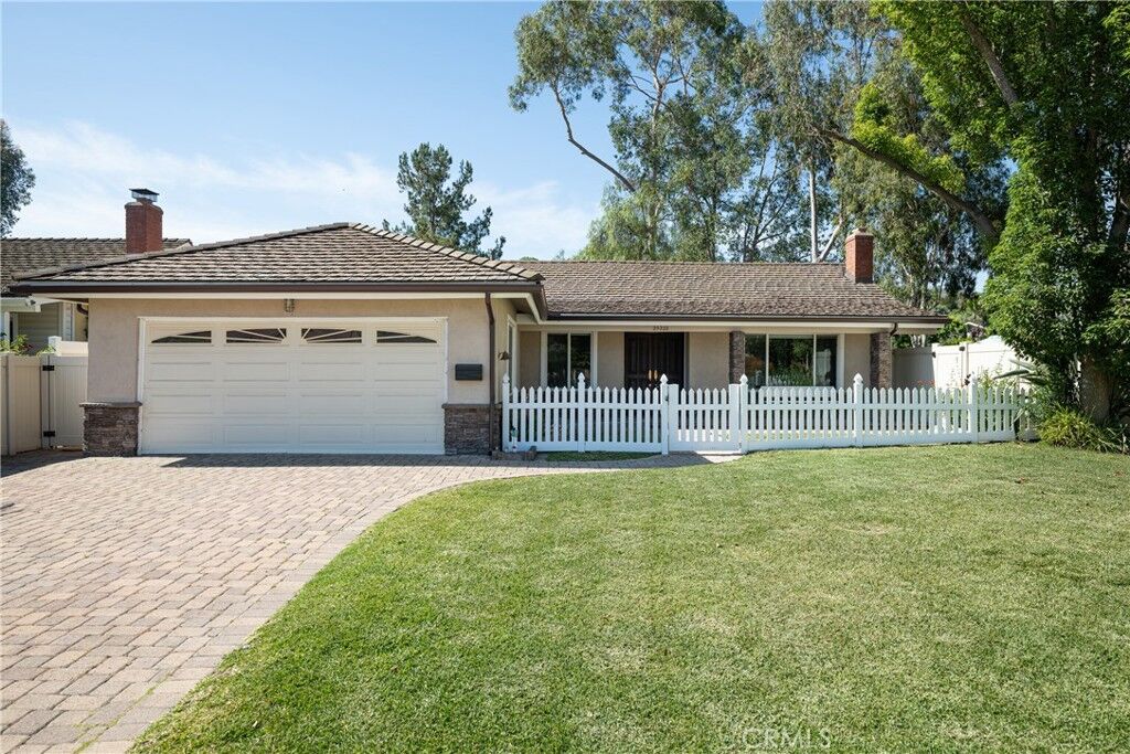 Property Photo: 25222 Calle Sombre CA 92677