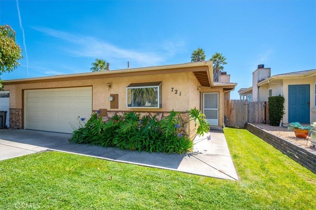 Property Photo: 721 Vista Pacifica Circle CA 93449