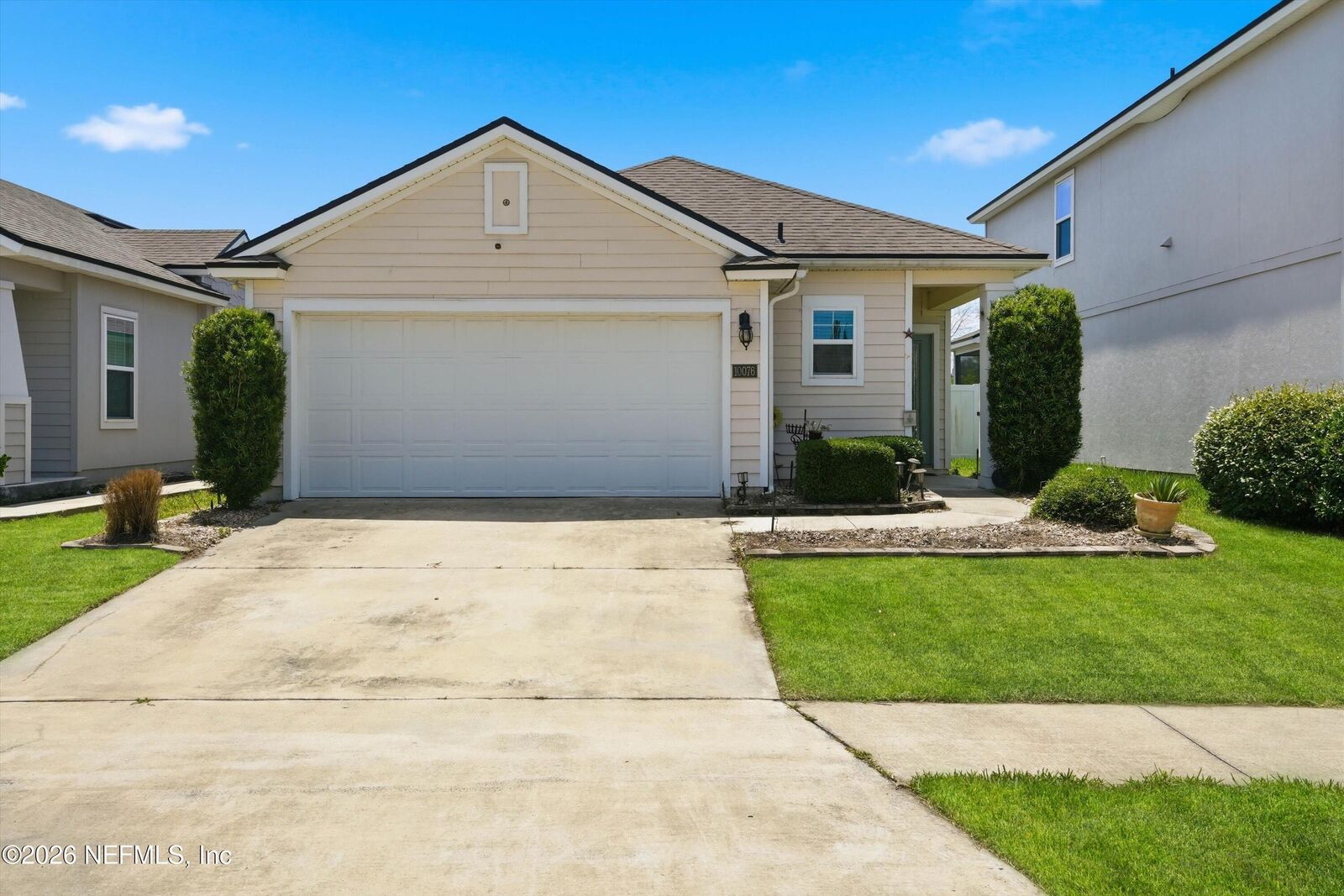 Property Photo:  10076 Kit Fox Parkway  FL 32222 