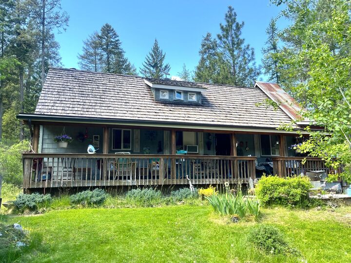 Property Photo:  556 Dolomite Rd  WA 99114 