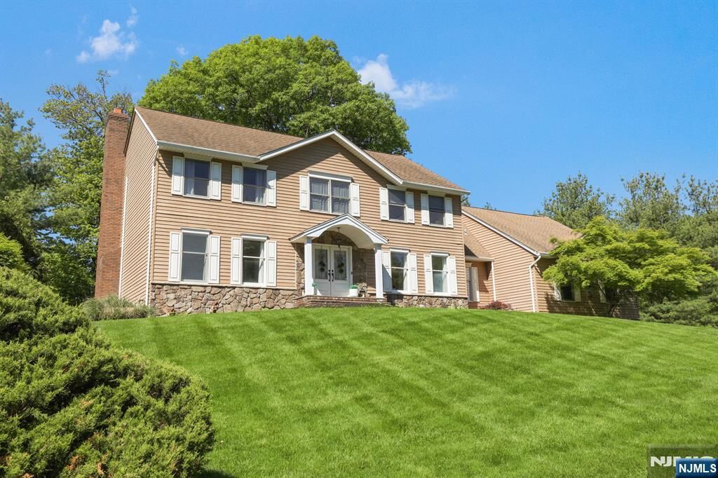 Property Photo:  6 Kristen Court  NJ 07470 