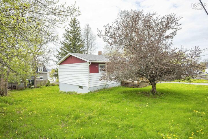 Property Photo:  301 Faulkland Street  NS B0K 1H0 