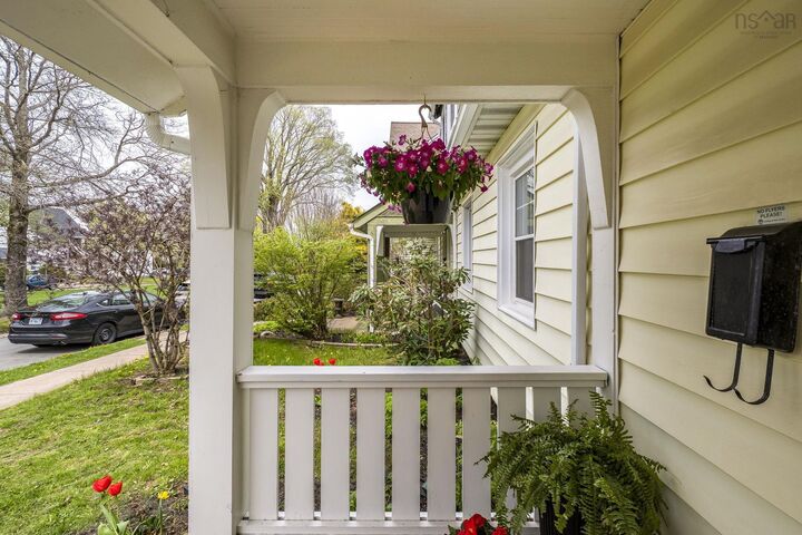Property Photo: 5536 Sebastian Place NS B3K 2K6