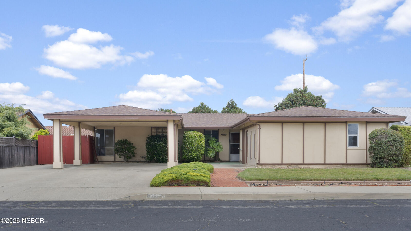 Property Photo: 1312 N 1st Place CA 93436